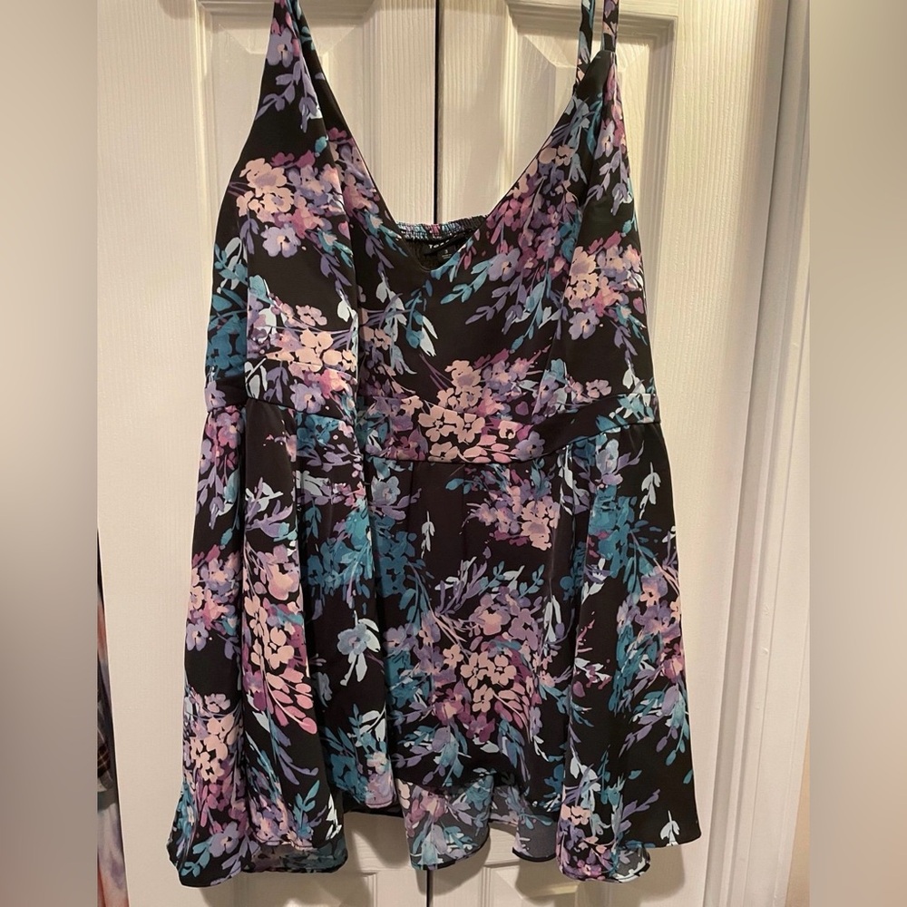 Torrid Women’s Tank Top Size 3XL Black With Floral Pattern V-Neck Smocked‎ Back - Picture 3 of 7